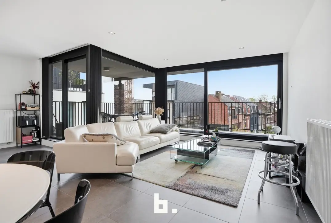 Uniek 3-slaapkamerappartement (133m²) met zonnig terras (15m²) op bijzonder centrale ligging - Kortrijk - €450.000