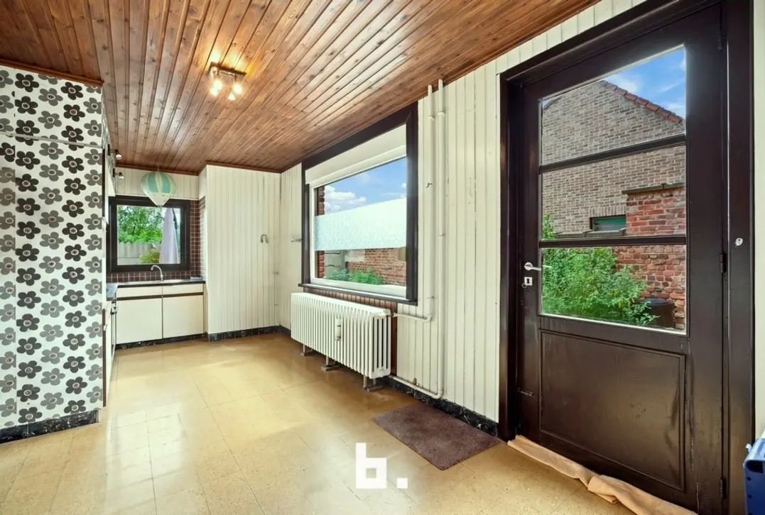 Ruime gezinswoning met garage in centrum Roeselare - Roeselare