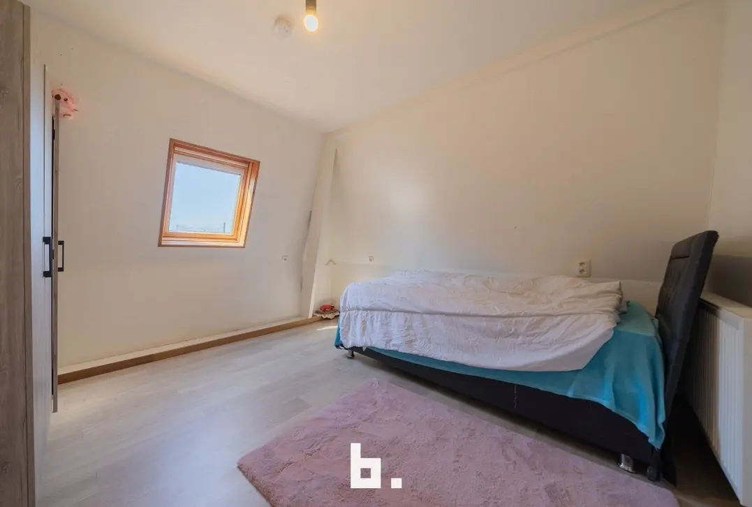 Instapklare hoekwoning met 4 slaapkamers op zeer mooie locatie te centrum Brugge - Brugge