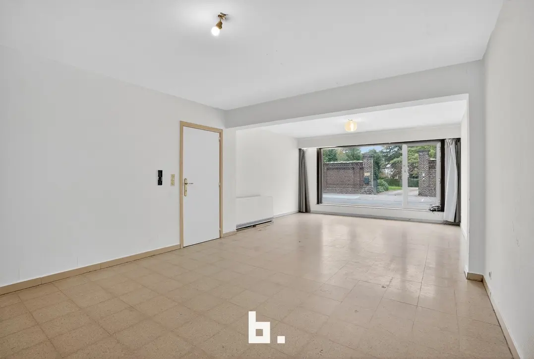 Gelijkvloers lichtrijk 2-slaapkamerappartement centraal gelegen te Roeselare - Roeselare