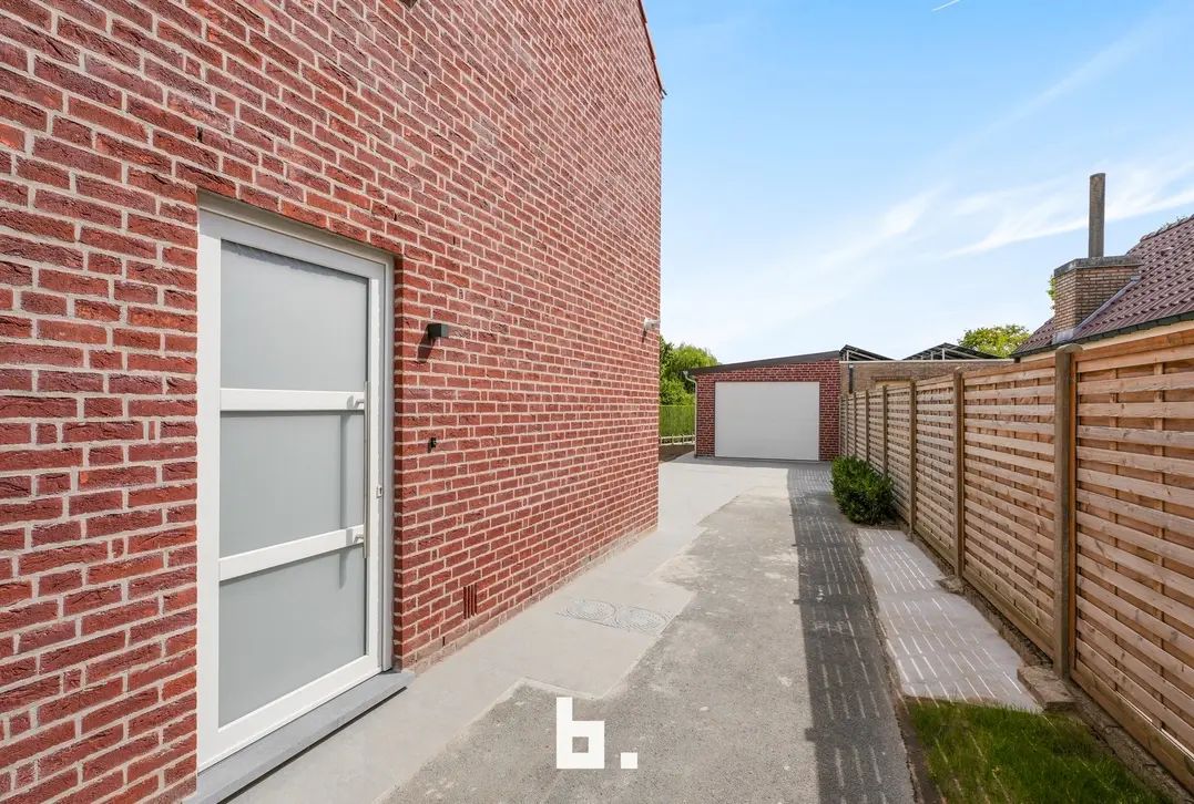 Energiezuinige gezinswoning met 3 slaapkamers en ruime garage te huur in Wielsbeke - Wielsbeke