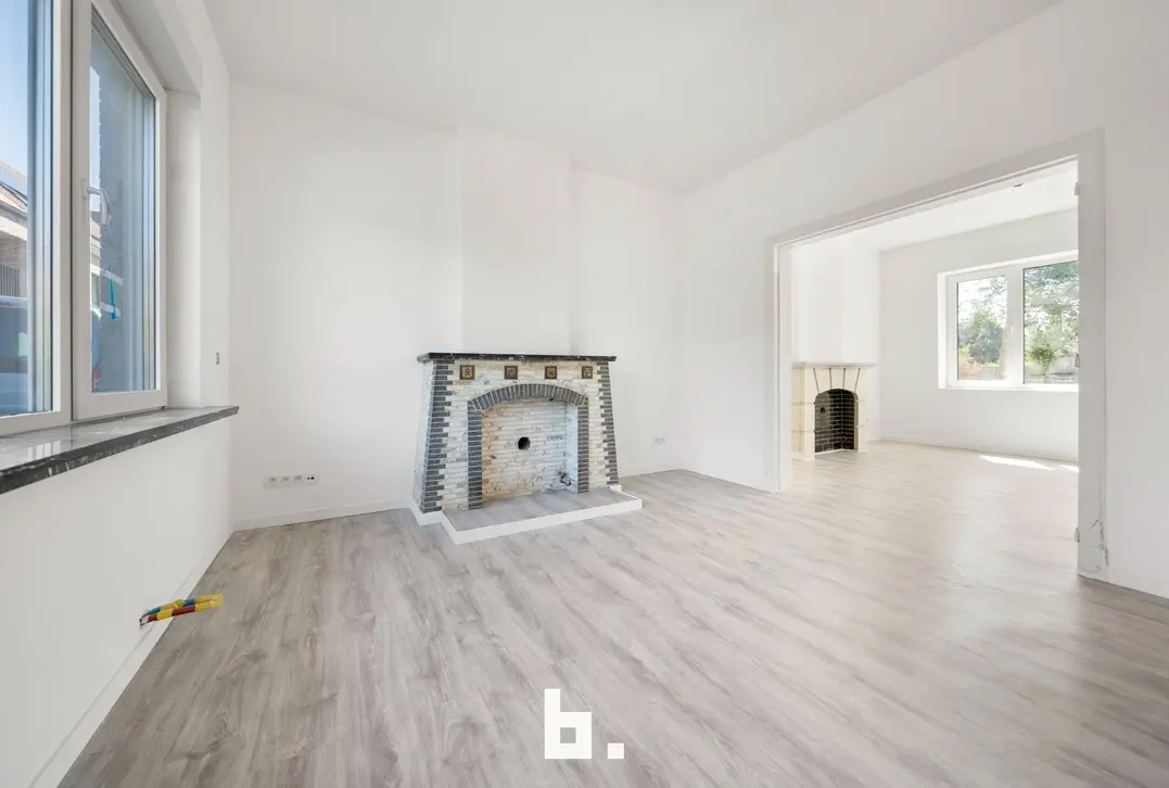 Volledig gerenoveerde woning met 4 slpks, 2 badkamers en mooie tuin op zeer centrale ligging te Gistel  - Gistel