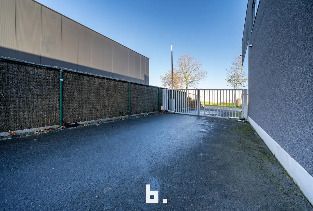 Luxueuze loods met appartement - Jabbeke