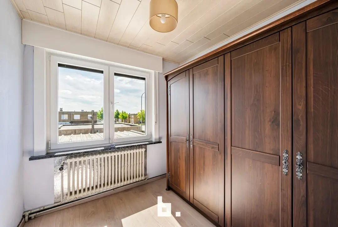 Ruime gezinswoning met zonnige tuin en garage. - Roeselare
