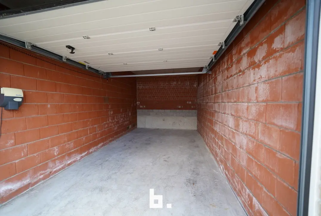 Ruime garage te huur in Sint-Andries  - Sint-Andries