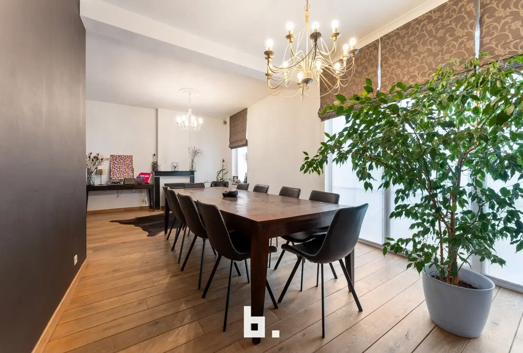 Unieke, polyvalente woning met handelsruimte, dubbele garage en atelier! - Kortrijk