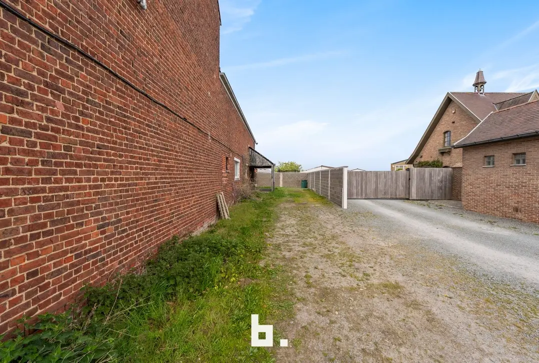 Karaktervolle renovatiewoning met ruime oprit in Kuurne - Kuurne