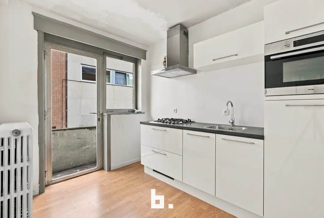 Centraal gelegen 2-slaapkamerappartement met kelderberging in Roeselare - Roeselare