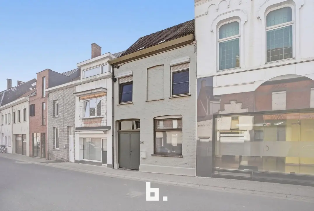 Ruime gezinswoning met tuin nabij het centrum - Roeselare