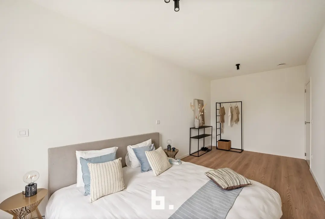 Volksplein 18B, 8500 Kortrijk - €444.852,64 - Instapklare nieuwbouwwoning met 5 slaapkamers, tuin, dakterras en garagebox in hartje Kortrijk!
