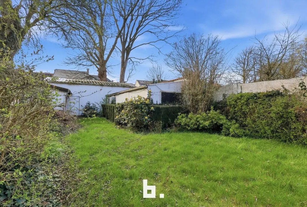 Handelshuis met woonst en tuin op toplocatie in Izegem - Izegem