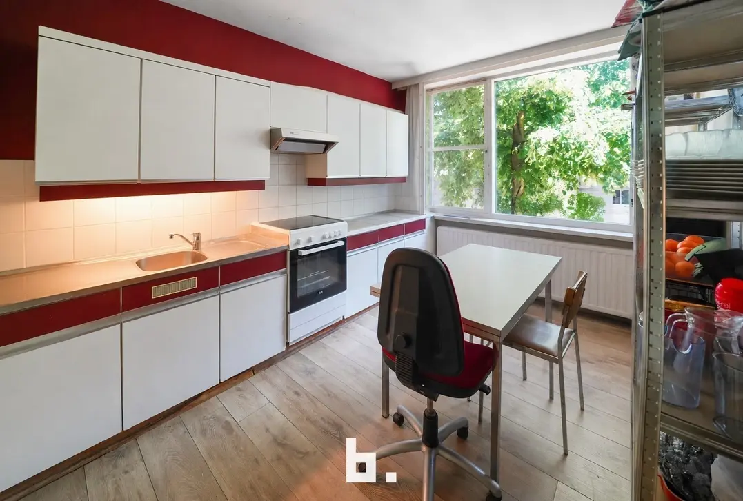Opbrengsteigendom bestaande uit appartement en handels gelijkvloers. - Jabbeke