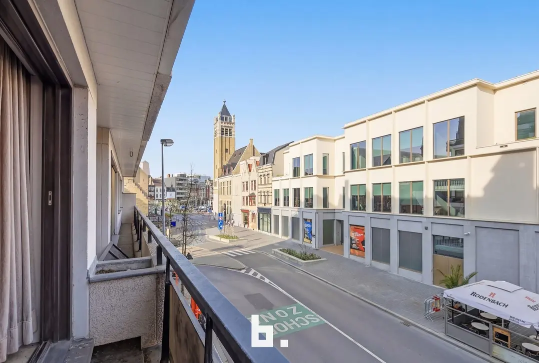 Ruim 3-slaapkamer appartement  in hartje Roeselare - Roeselare