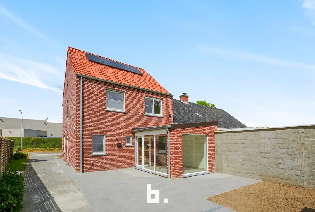 Energiezuinige gezinswoning met 3 slaapkamers en ruime garage te huur in Wielsbeke - Wielsbeke