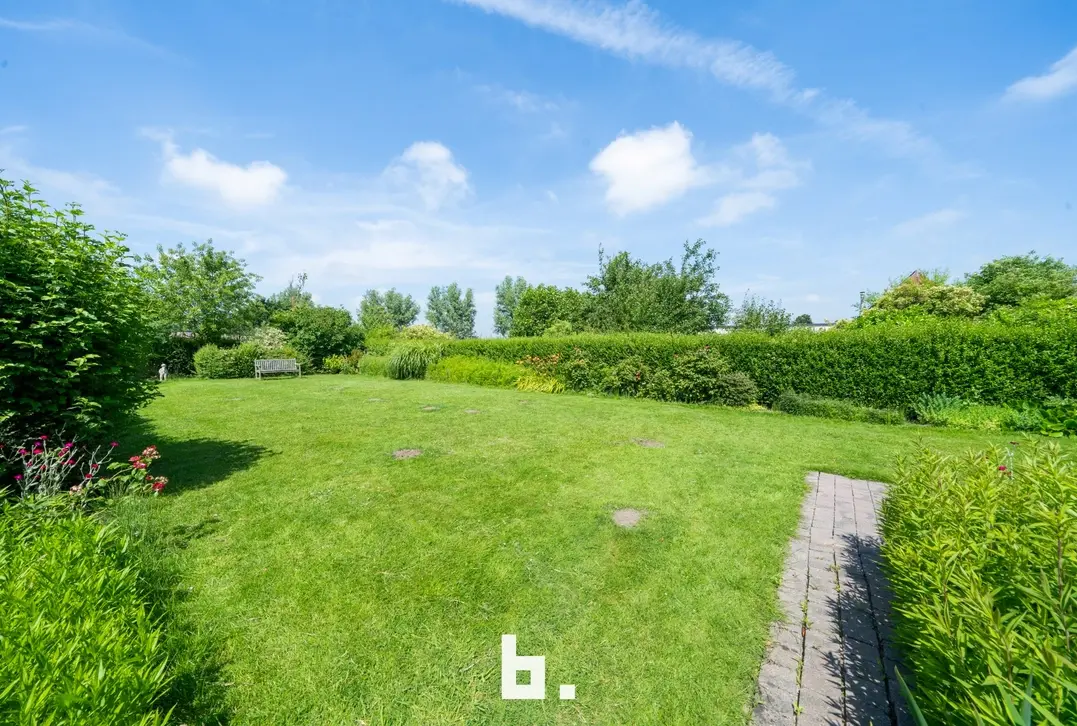 Open bebouwing met veel potentieel op een prachtig groen perceel in Oudenburg - Oudenburg