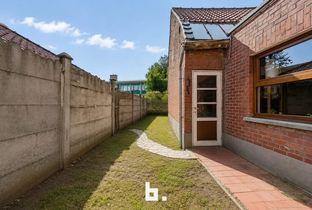 Ruime woning met potentieel op een gunstige ligging in Tielt - Tielt