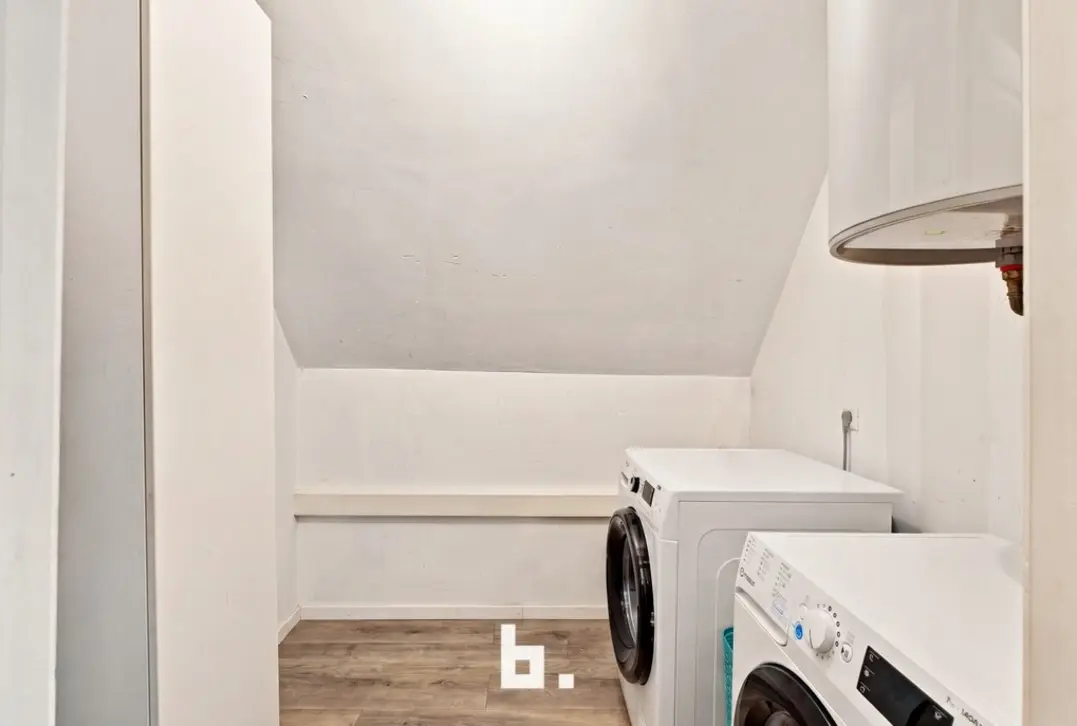 Lichtrijk verhuurd dakappartement in centrum Roeselare - Roeselare