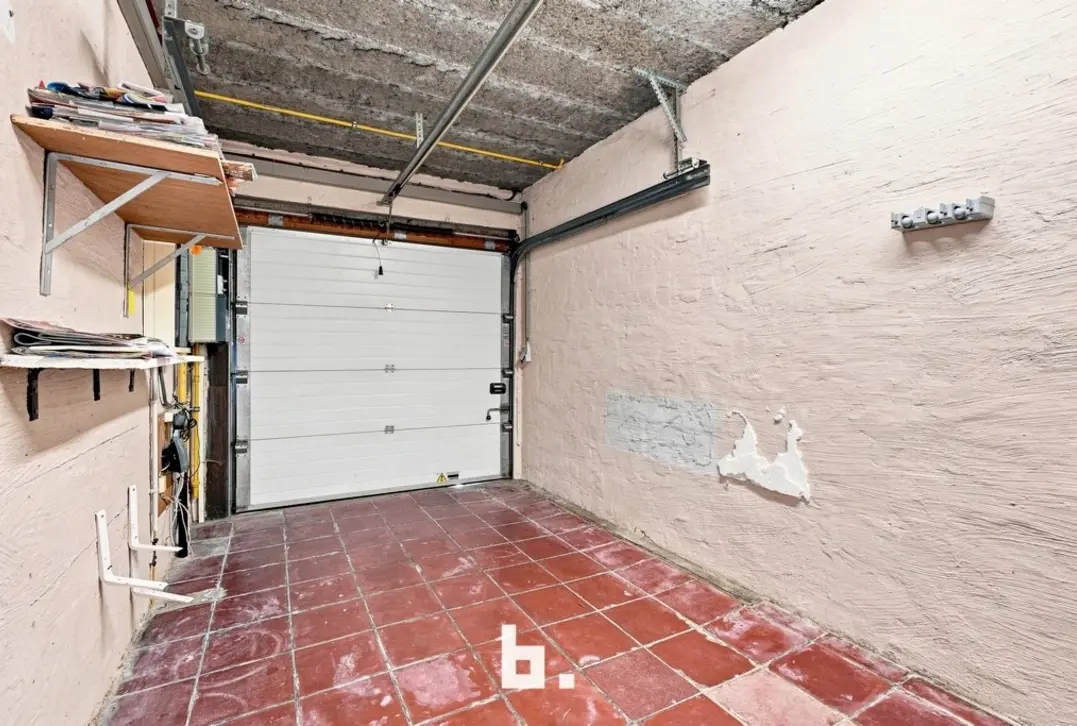 Ruime woning met garage, zonnige tuin en bakken potentieel in hartje Meulebeke! - Tielt