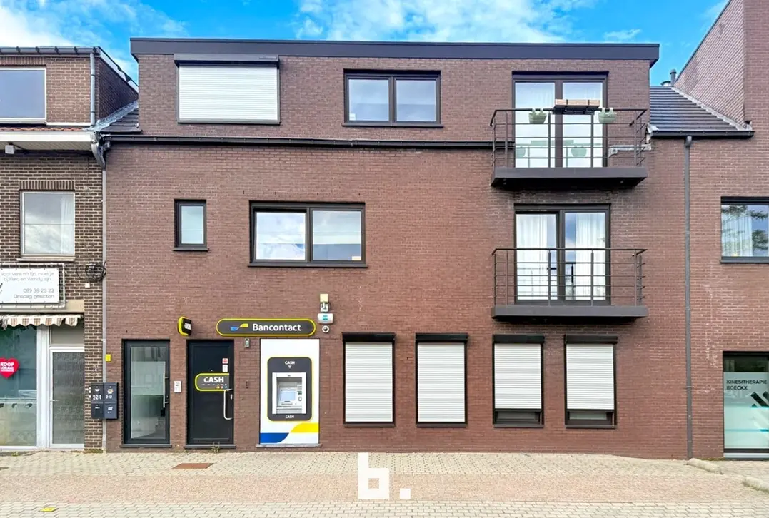 Verhuurde opbrengsteigendom met BATOPIN CASH-punt – Houthalen-Helchteren - Houthalen-Helchteren