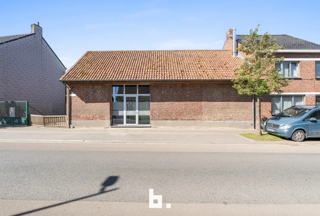 Instapklare gezinswoning met 3 slaapkamers, zonnige tuintje en autostaanplaats te Vleteren - Vleteren