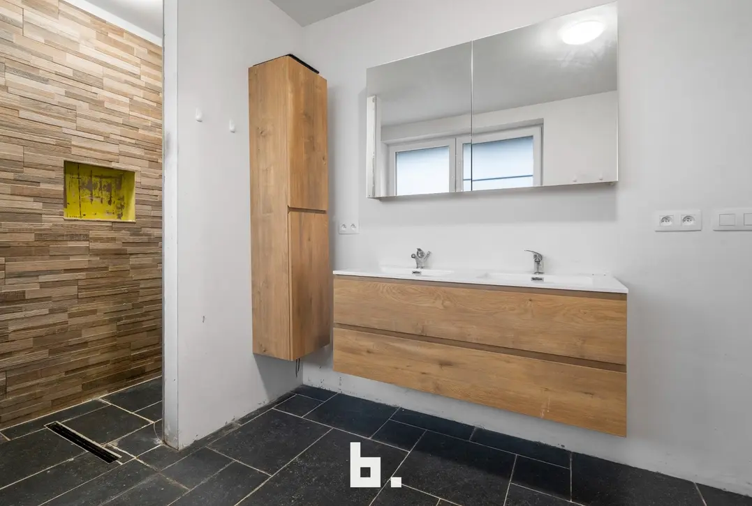 Prachtige nieuwbouwvilla met 4 ruime slaapkamers, inpandige garage en tuin - Zwevezele