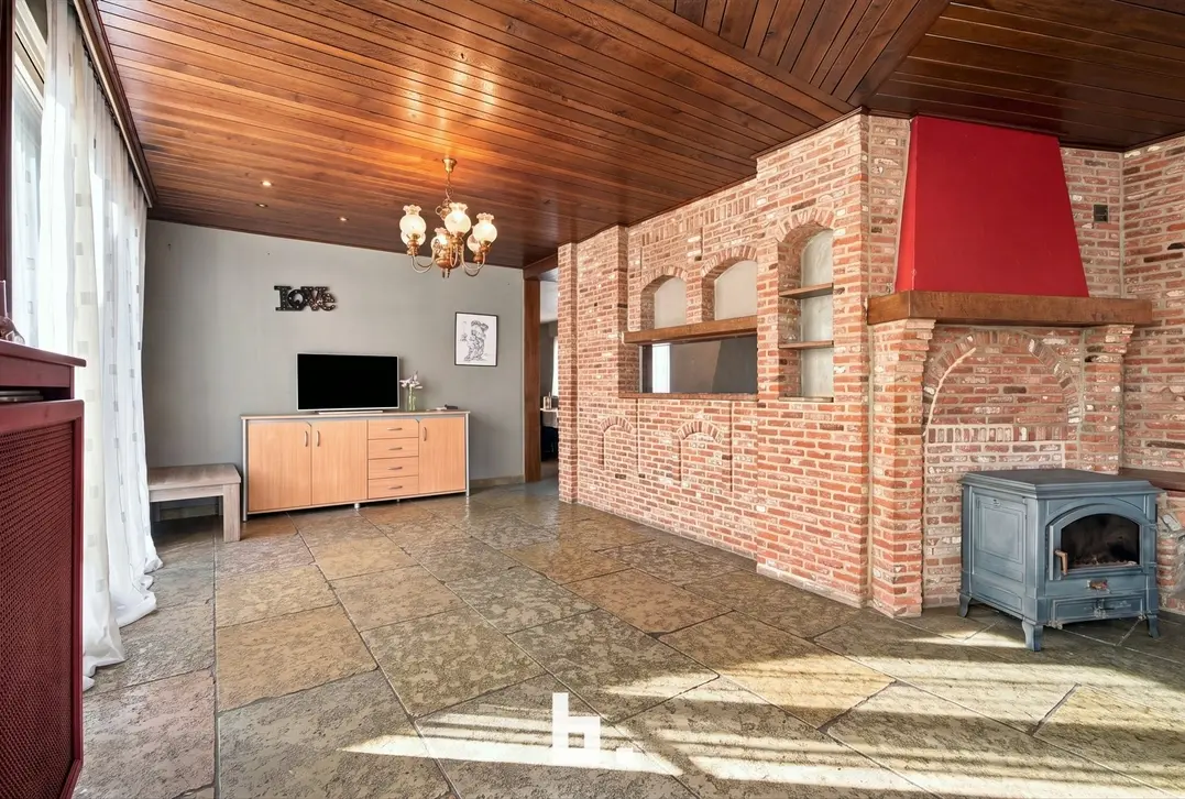 Ruime woning met 5 slaapkamers en veelzijdige loods met tal van mogelijkheden - Staden
