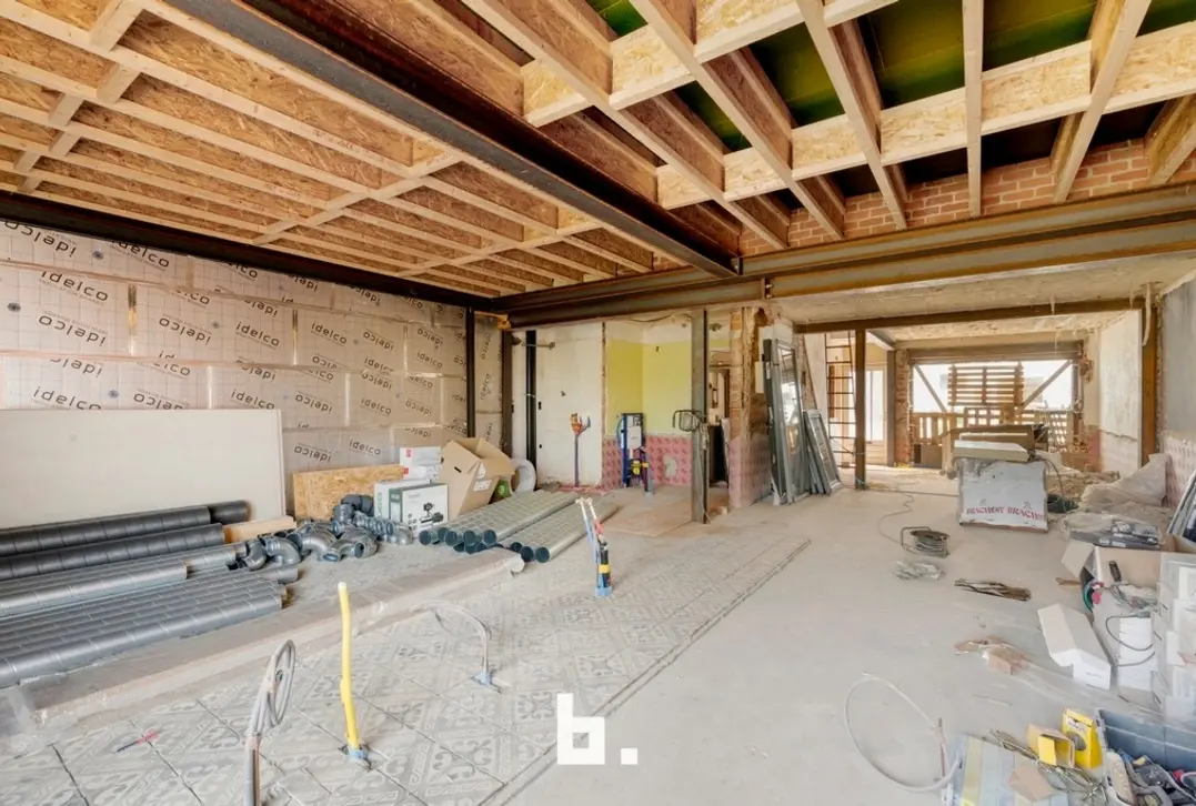 Ruime woning met enorm potentieel en reeds vergevorderde renovatie - Lichtervelde