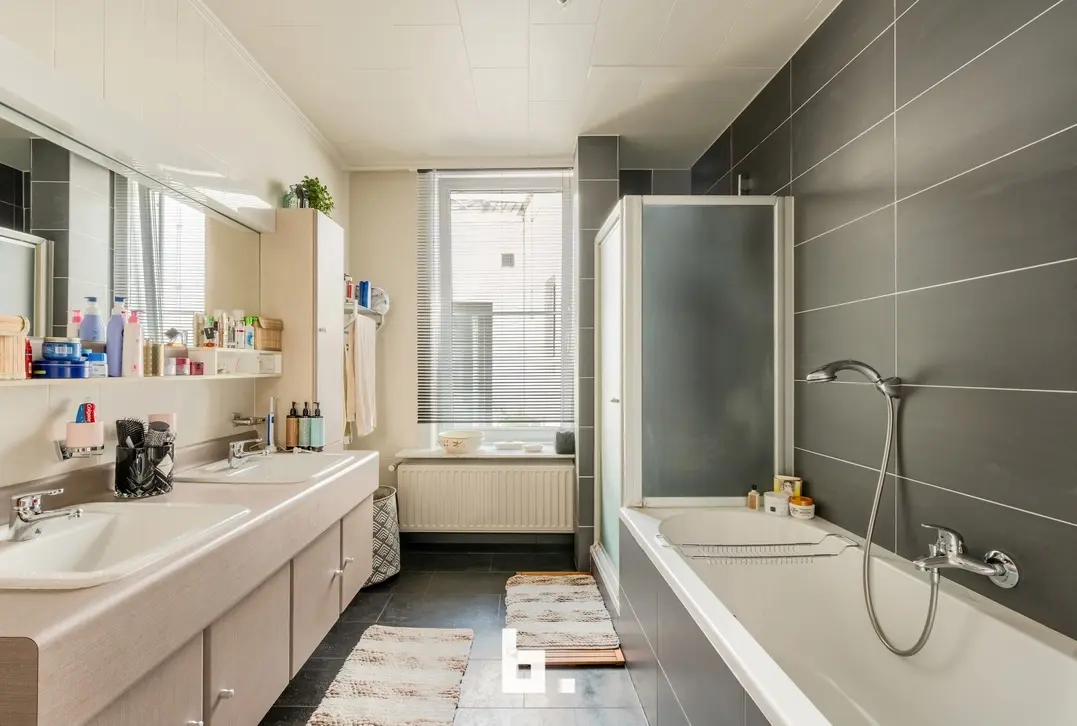 Handelshuis of investeringspand op fantastische ligging te Menen! - Menen - €315.000