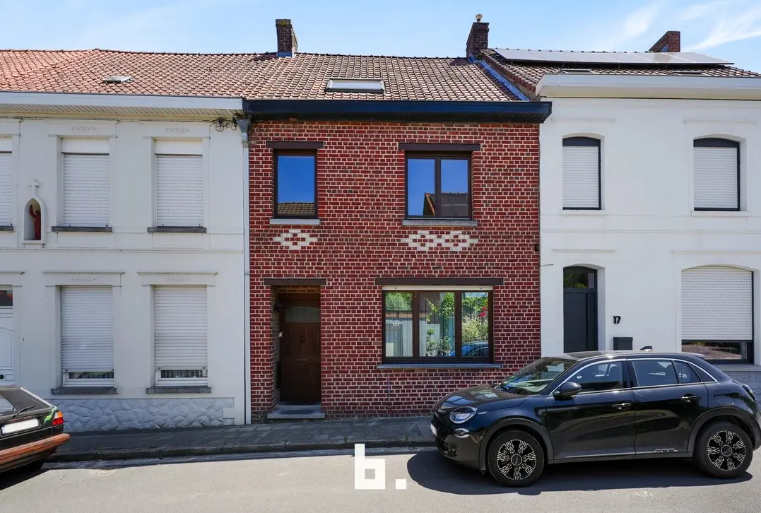 Charmante gezinswoning met vernieuwd dak en tal van mogelijkheden - Kortrijk