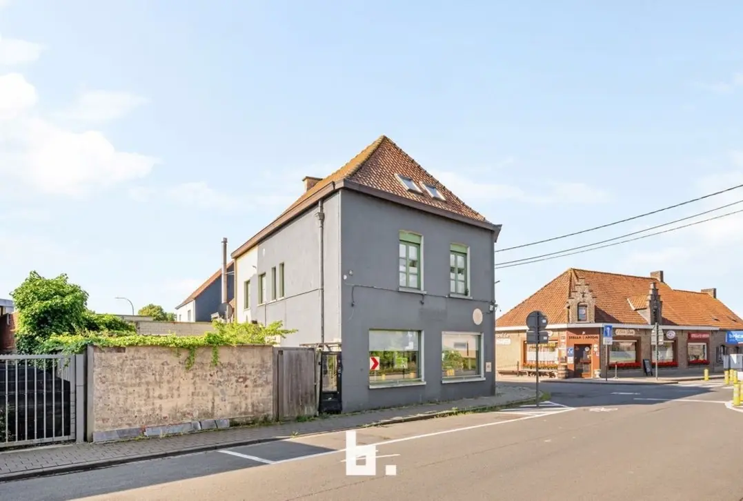 Karaktervolle eigendom met uitzonderlijk potentieel op toplocatie in Roeselare - Roeselare
