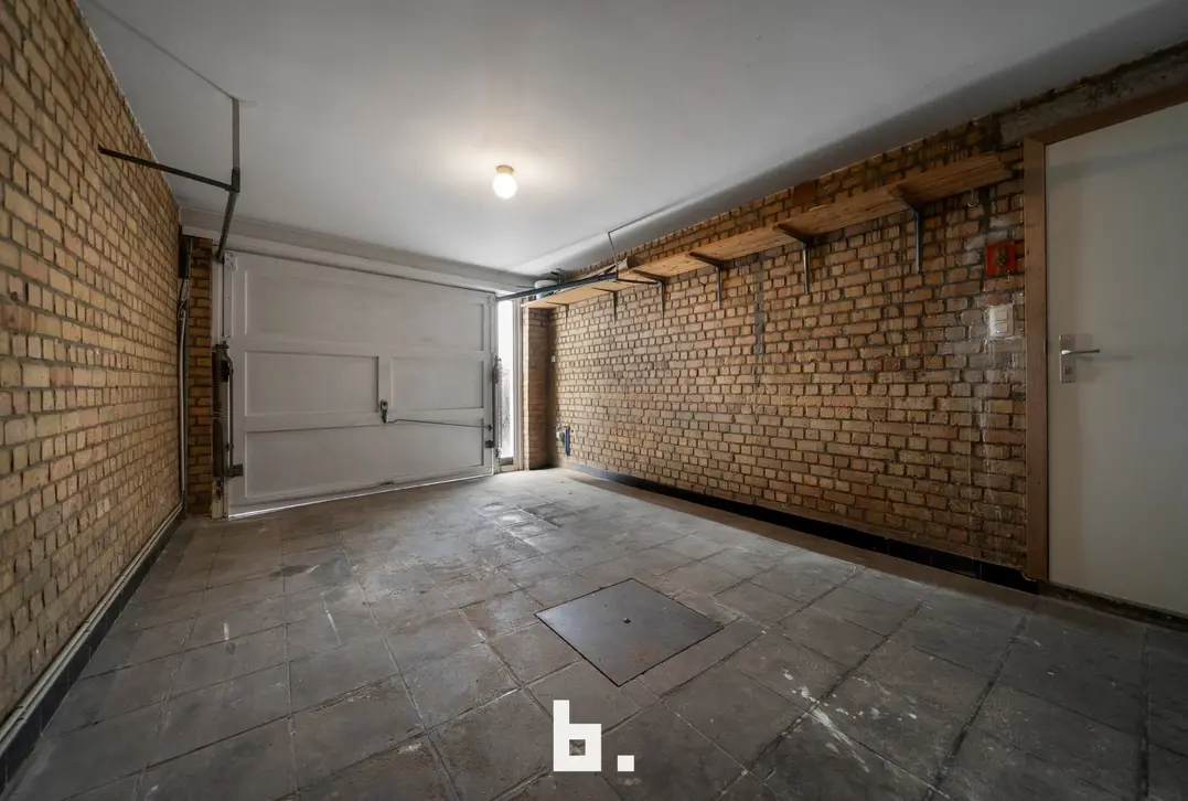 Instapklare woning met garage nabij de Coupure. - Brugge
