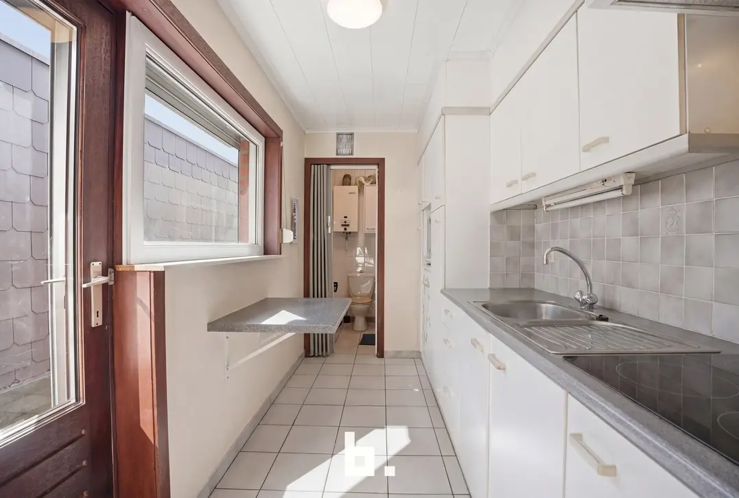 Karaktervolle woning met garage en uitweg op centrale ligging in Ardooie - Ardooie
