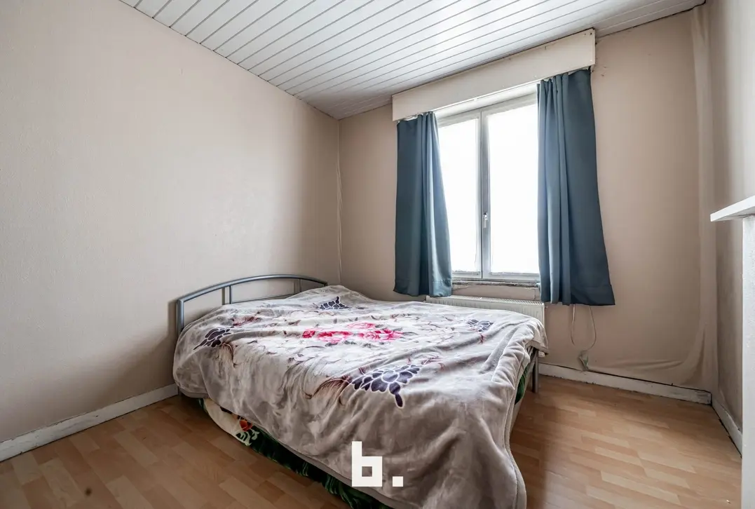 Degelijke woning met 4 slaapkamers in Harelbeke - Harelbeke