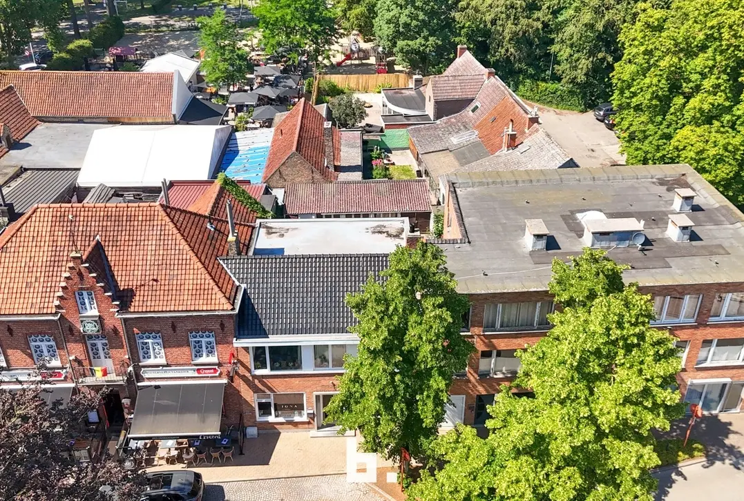 Opbrengsteigendom bestaande uit appartement en handels gelijkvloers. - Jabbeke