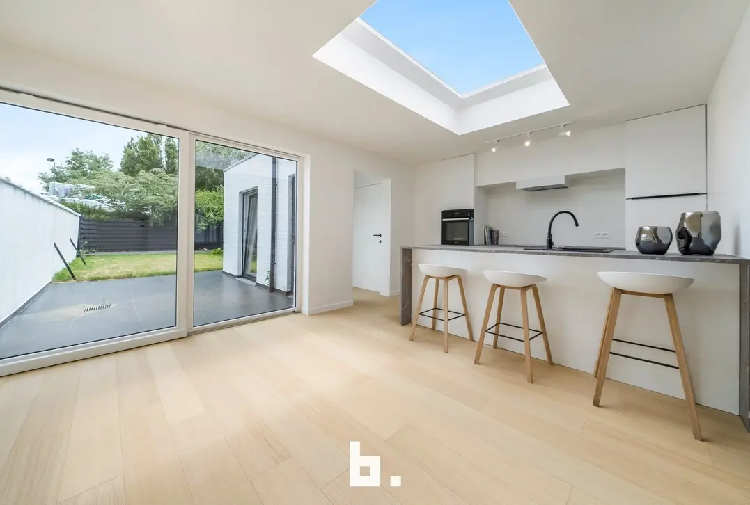 Stijlvol gerenoveerde woning met 4 slpks en een prachtige tuin in hartje Knokke-Heist - Knokke-Heist
