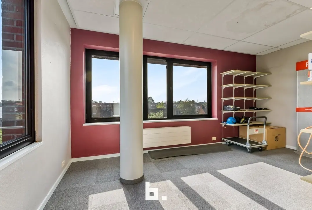 Ruim kantoor op centrale locatie - Roeselare