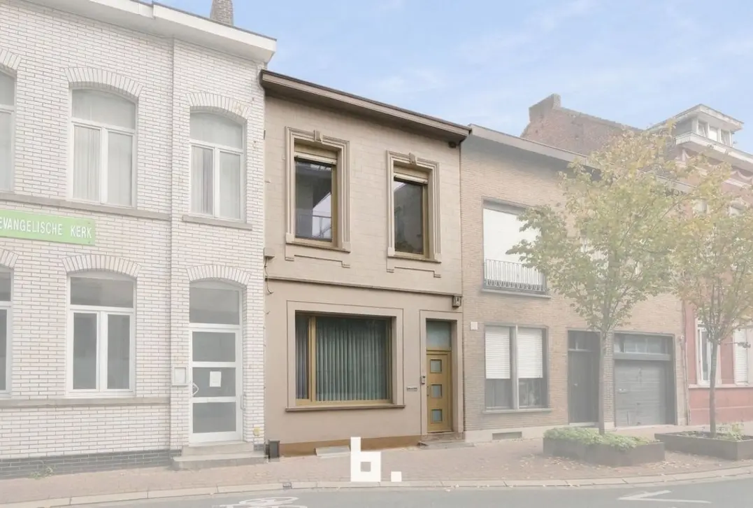 Ruime stadswoning met potentieel  ***TOPPER*** - Roeselare
