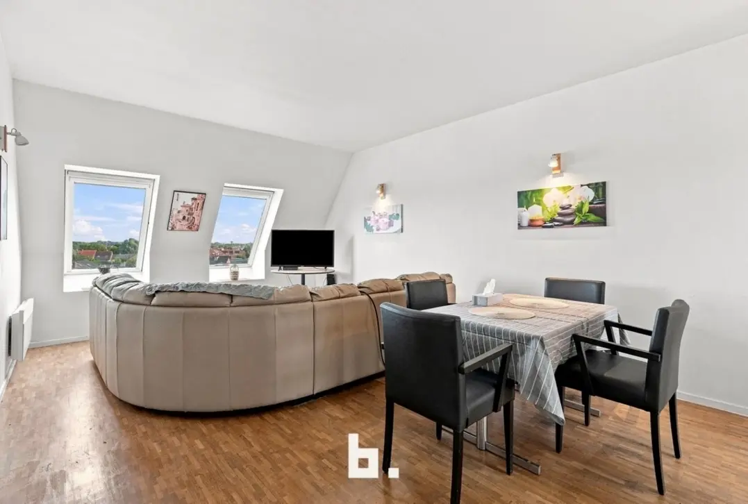 Lichtrijk verhuurd dakappartement in centrum Roeselare - Roeselare