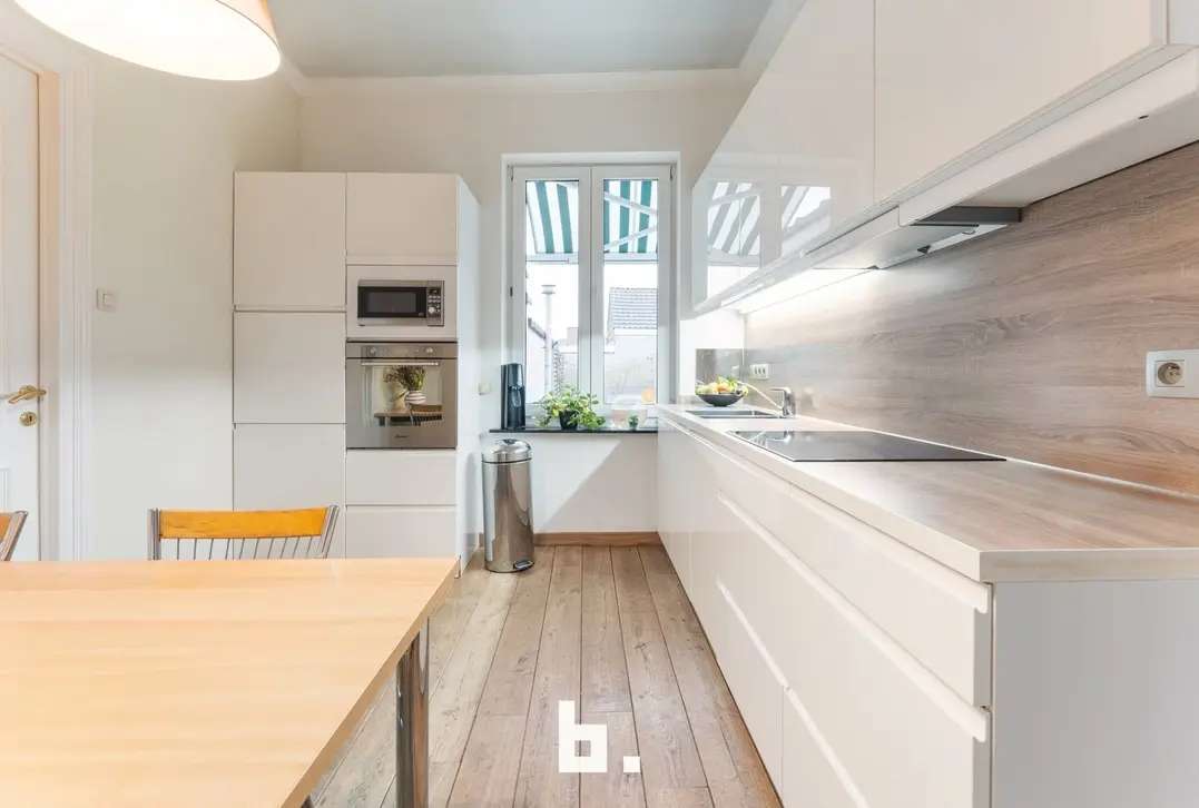 Unieke, polyvalente woning met handelsruimte, dubbele garage en atelier! - Kortrijk