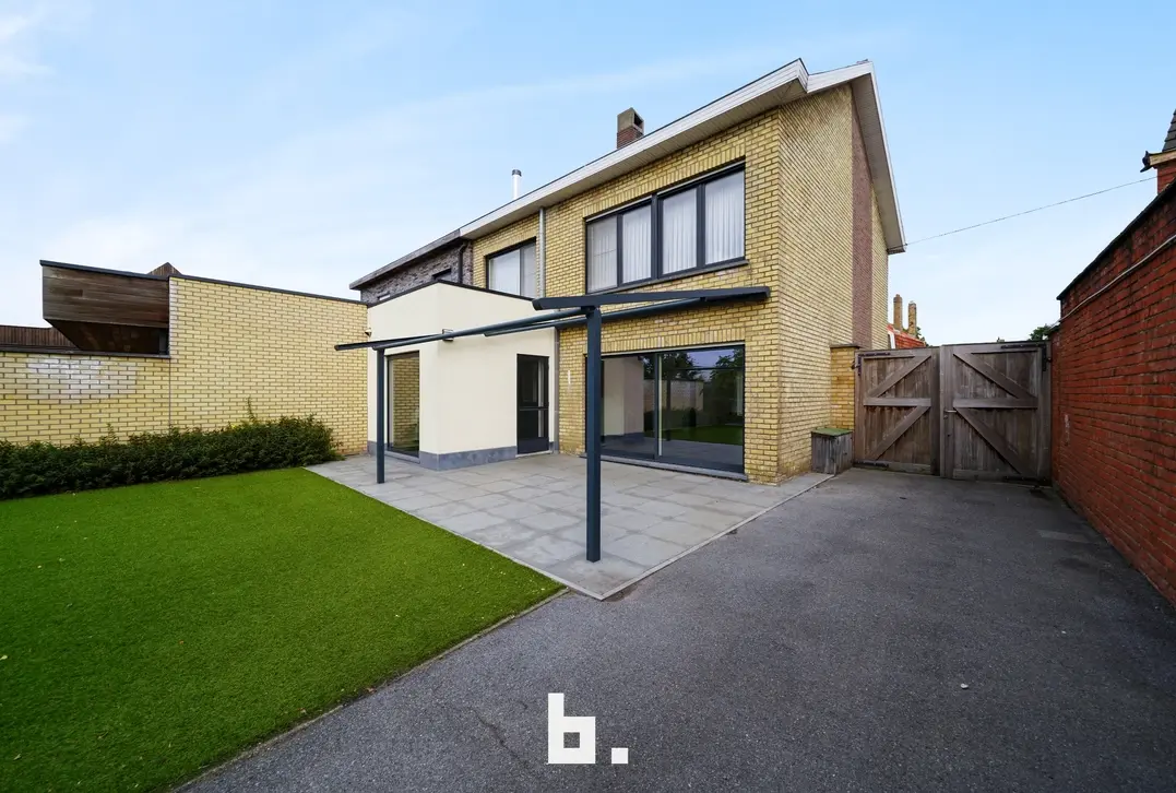 Halfopen woning met garage en tuin in Sint-Andries - Sint-Andries