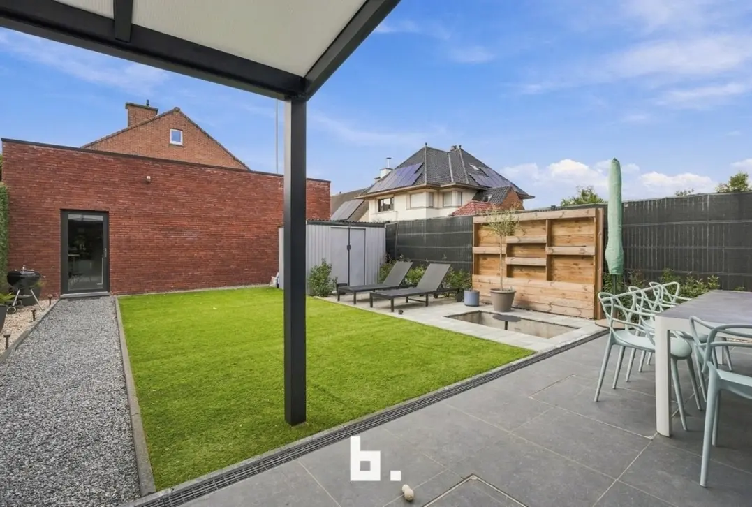 Volledig heropgebouwde energienegatieve woning met 3 slaapkamers, grote garage en carport! - Izegem