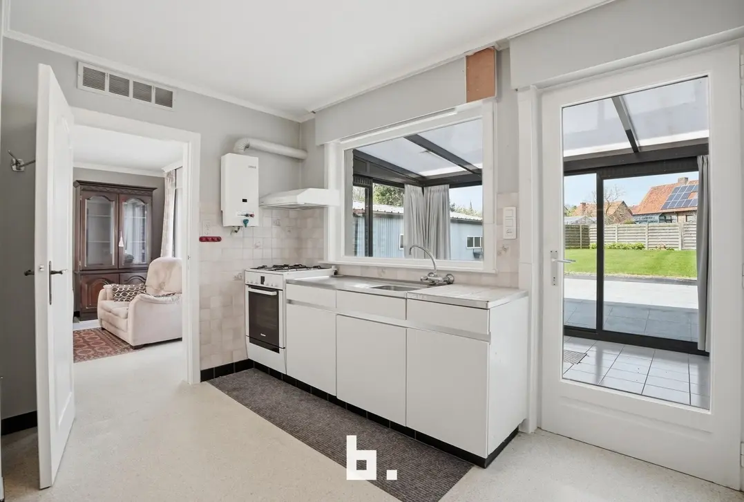 Charmante halfopen bebouwing met 4 slaapkamers, veranda en ruime tuin in Hooglede - Hooglede