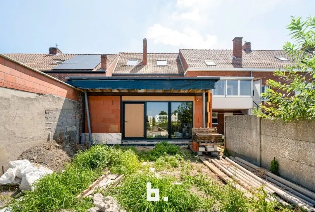 Ruime woning met enorm potentieel en reeds vergevorderde renovatie - Lichtervelde