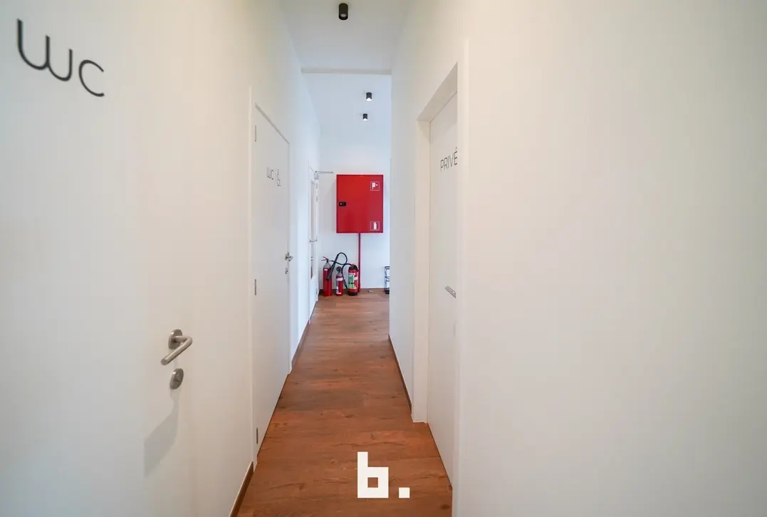 Praktijkruimte (20m²) te huur op toplocatie langs de Maalse Steenweg te Sint-Kruis  - Sint-Kruis