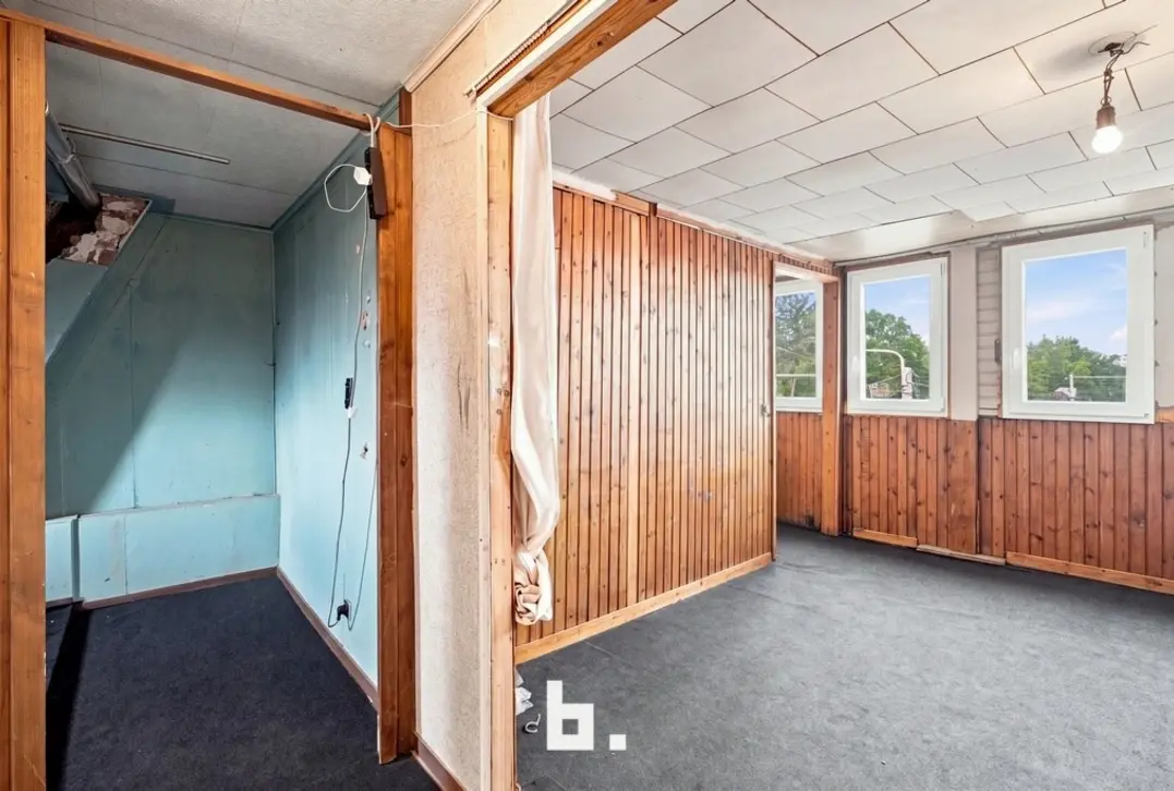 Ruim appartement met 3 slaapkamers en parkeerplaats, interessante investering! - Roeselare