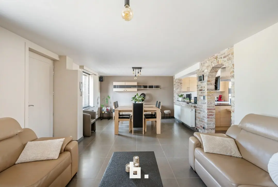 Volledig instapklare woning met ruime loods/garage en zongerichte tuin - Hooglede