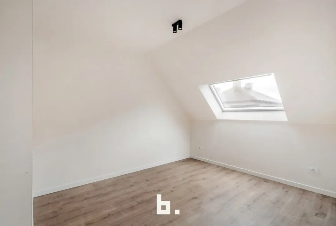 Ruime nieuwbouwwoning met 4 slaapkamers, garage en mooi afgewerkte tuin - Ledegem