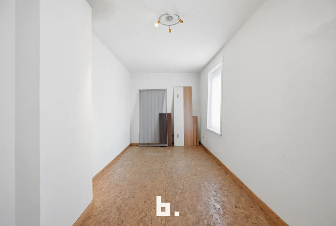 Te renoveren woning met garage en potentieel op centrale ligging in Staden - Staden