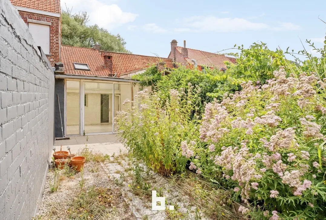 Woning met zeer veel potentieel te Kortrijk! - Kortrijk