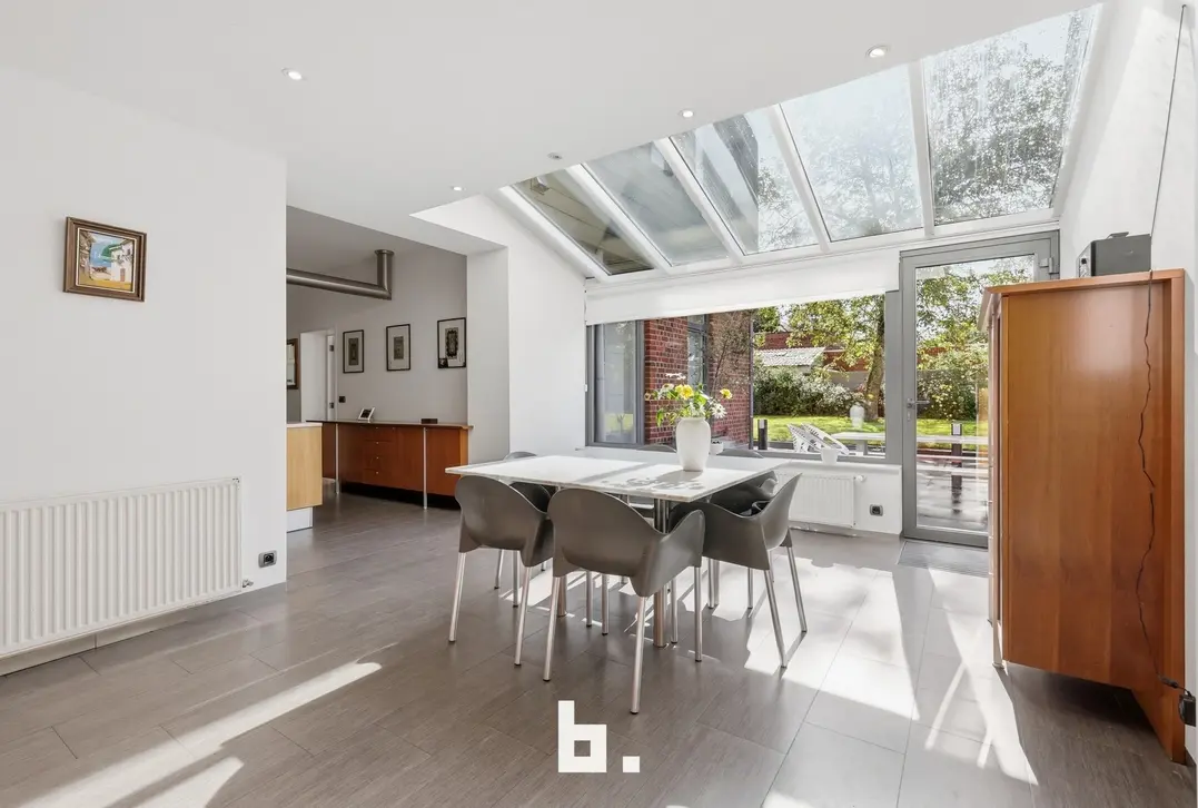 Uitzonderlijk ruime woning met opbrengsteigendom en multifunctionele ruimtes - Kortrijk